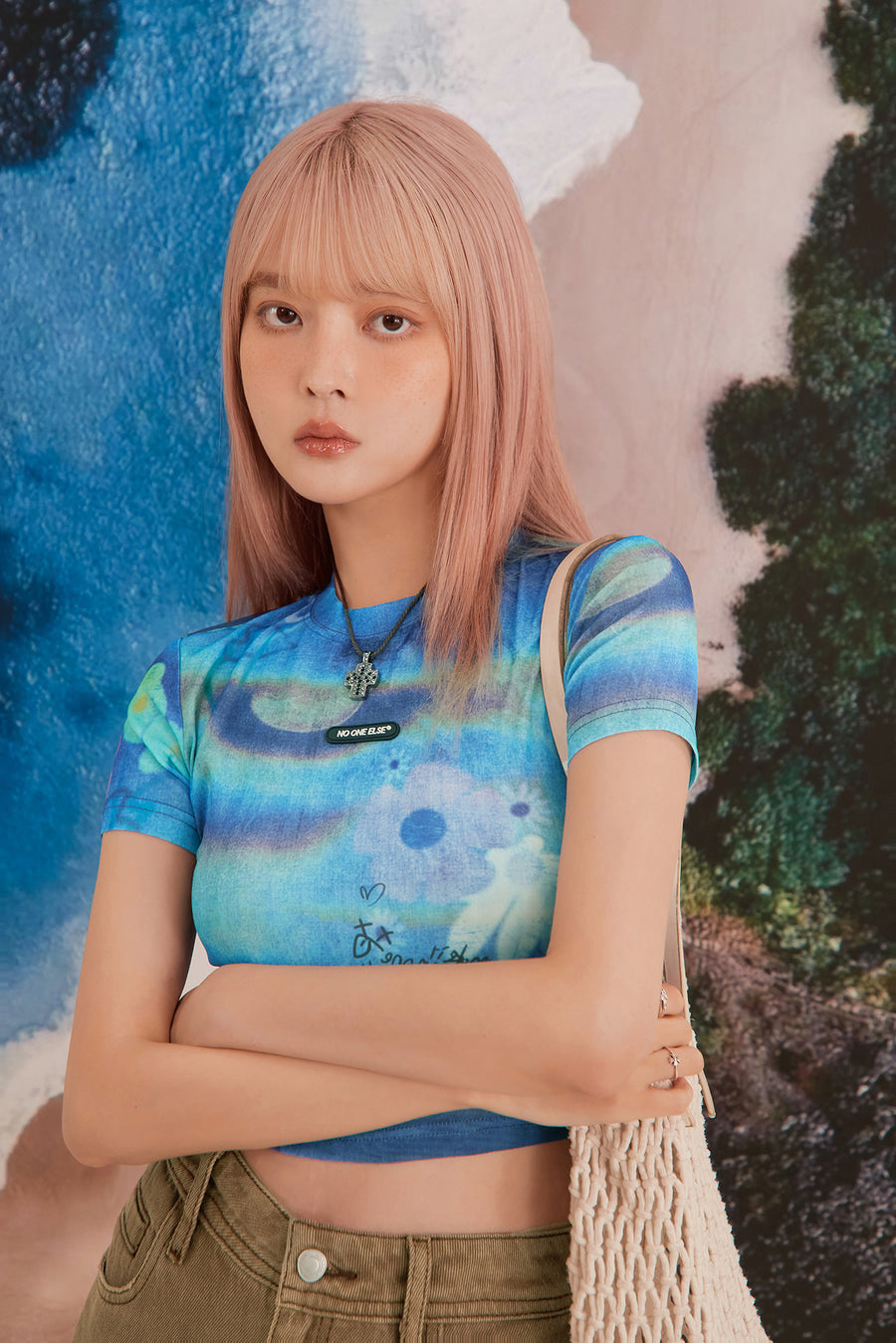 CHUU Sea Gradient Flower Crop Top