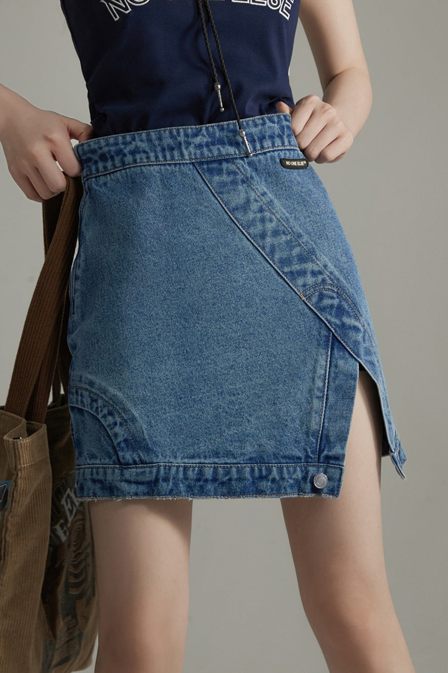 CHUU Unbalanced A-Line Denim Skirt