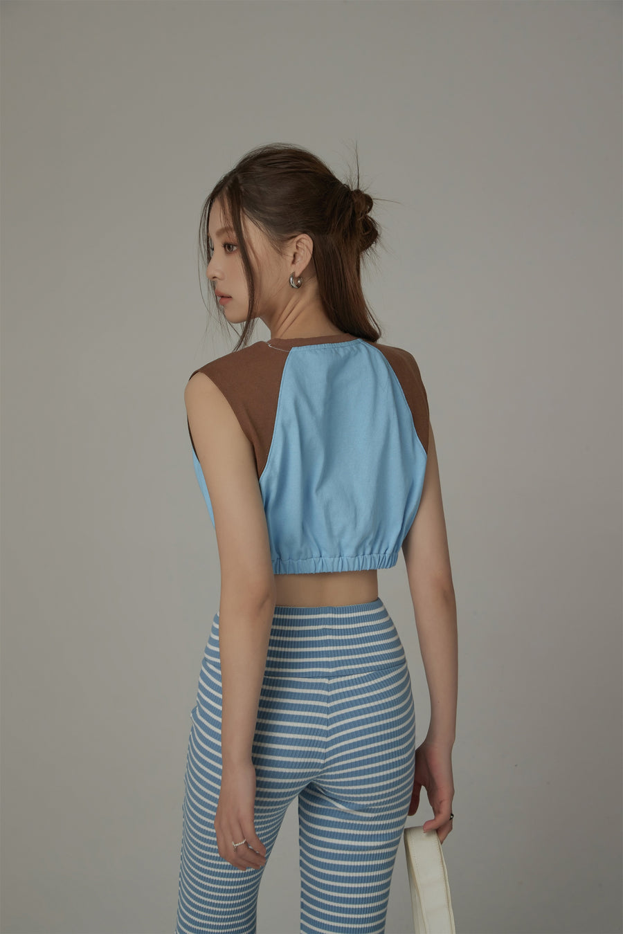 CHUU Color Matching Cropped Sleeveless Top