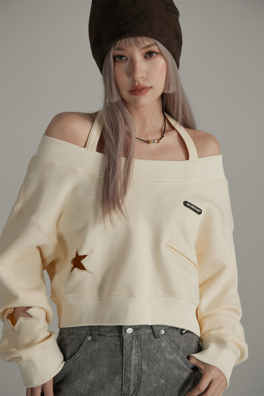 CHUU Star Off The Shoulder Sweatshirt