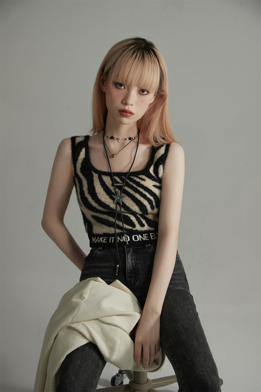 CHUU Lettering Soft Fluffly Sleeveless Crop Top