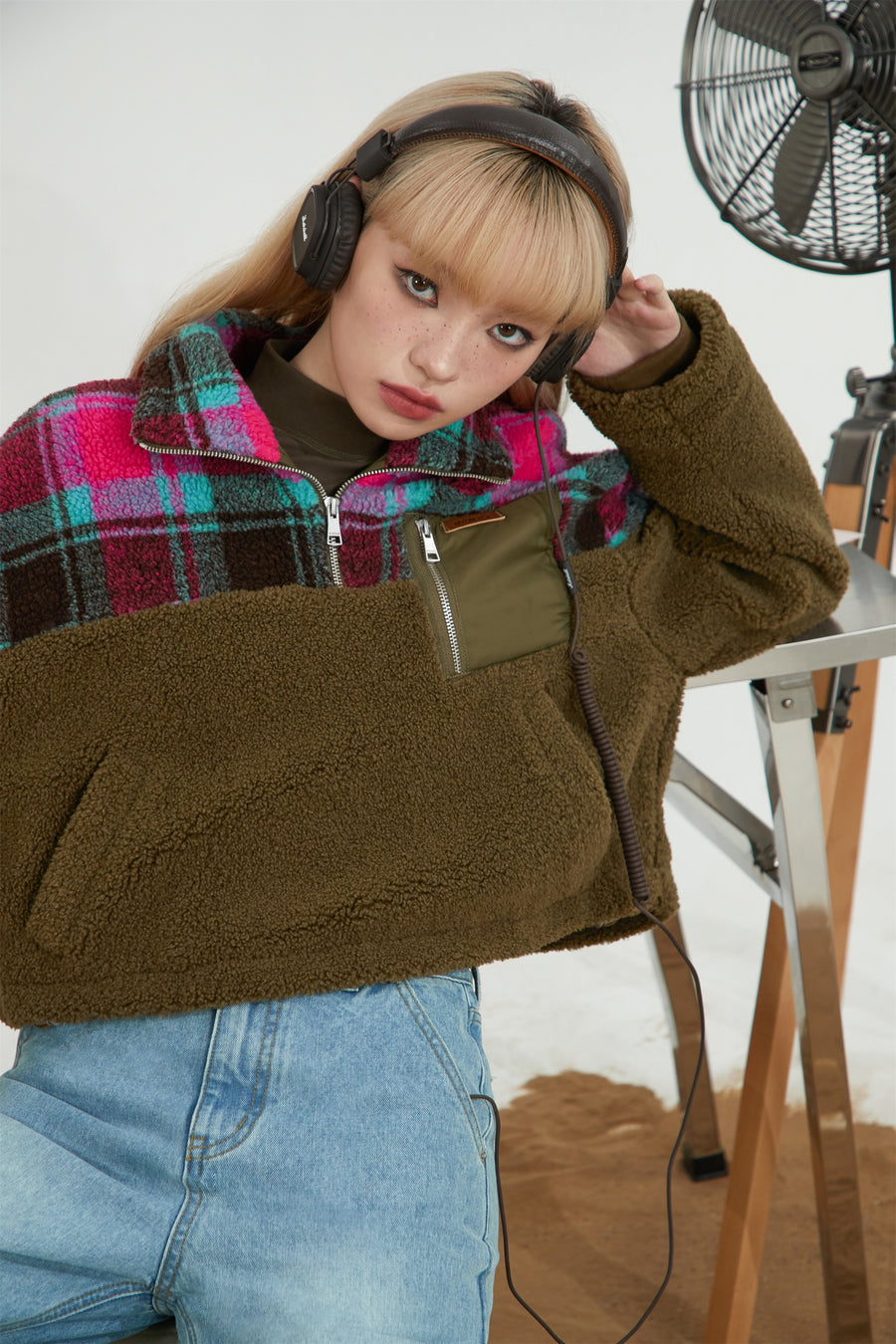 CHUU Crop Check Half Zip-Up Sweater