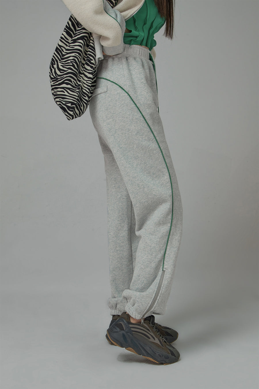 CHUU Chasing Love High-Waisted Jogger Pants