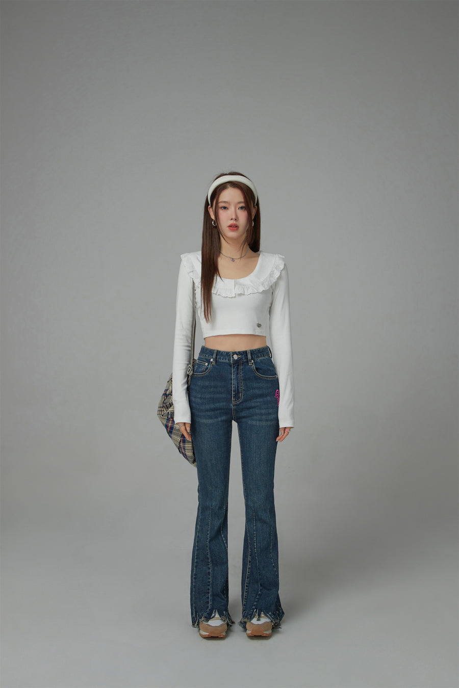 CHUU Eyelet Lace Collar Long-Sleeved Crop Top