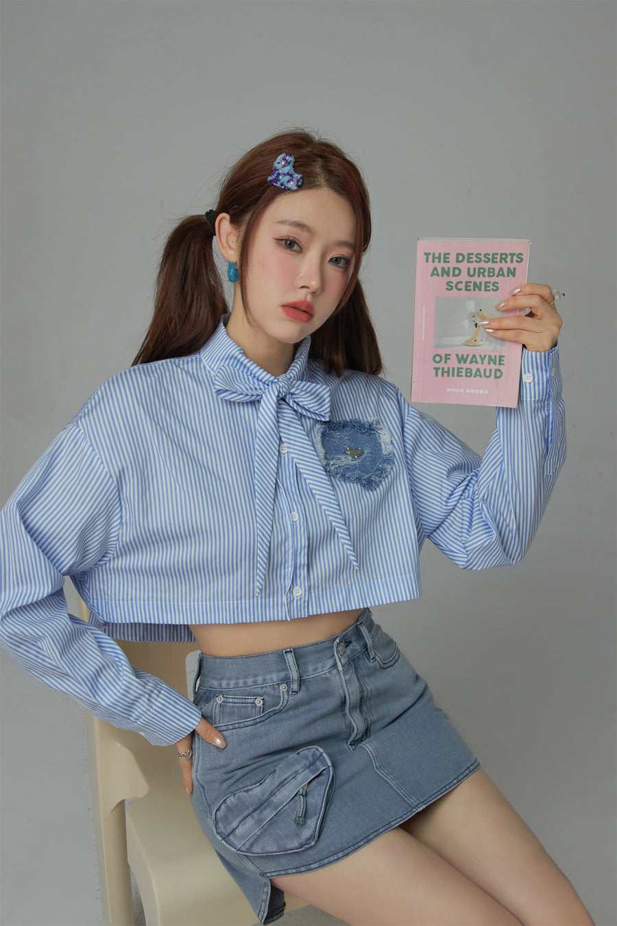 CHUU Heart Denim Pocket Stripe Crop Shirt