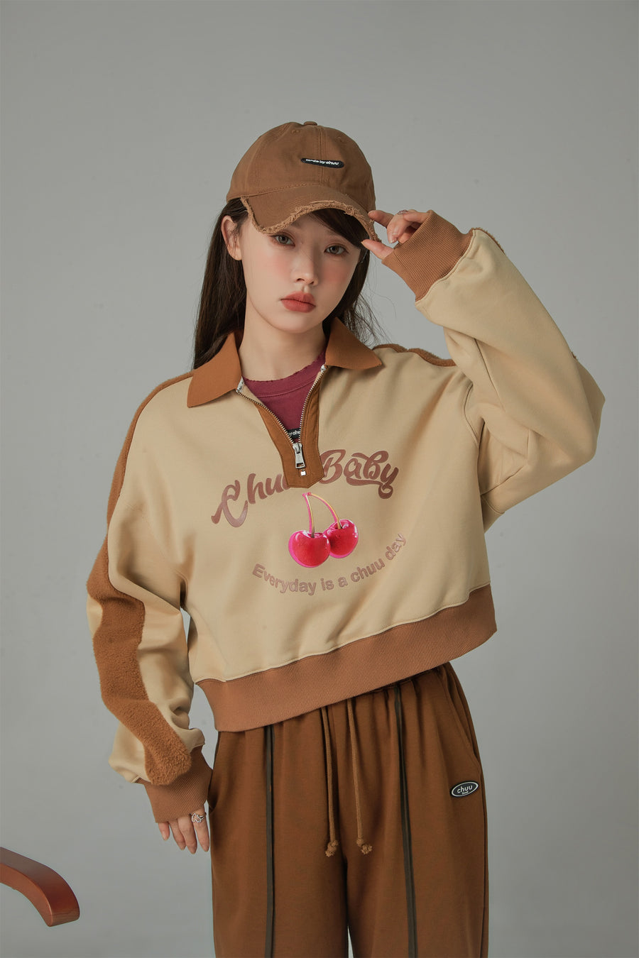 CHUU Your Favorite Girl Cherry Fleece Loose Sweatshirt