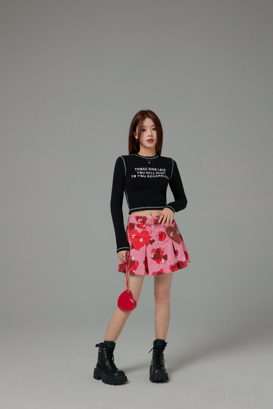 CHUU Those Who Love You Cropped Slim T-Shirt