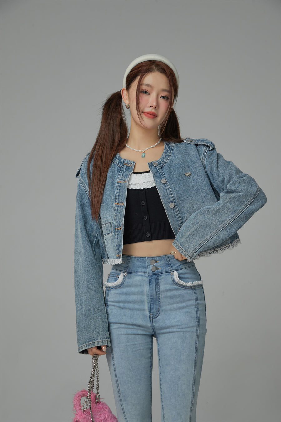 CHUU Lace Detail Cropped Denim Jacket