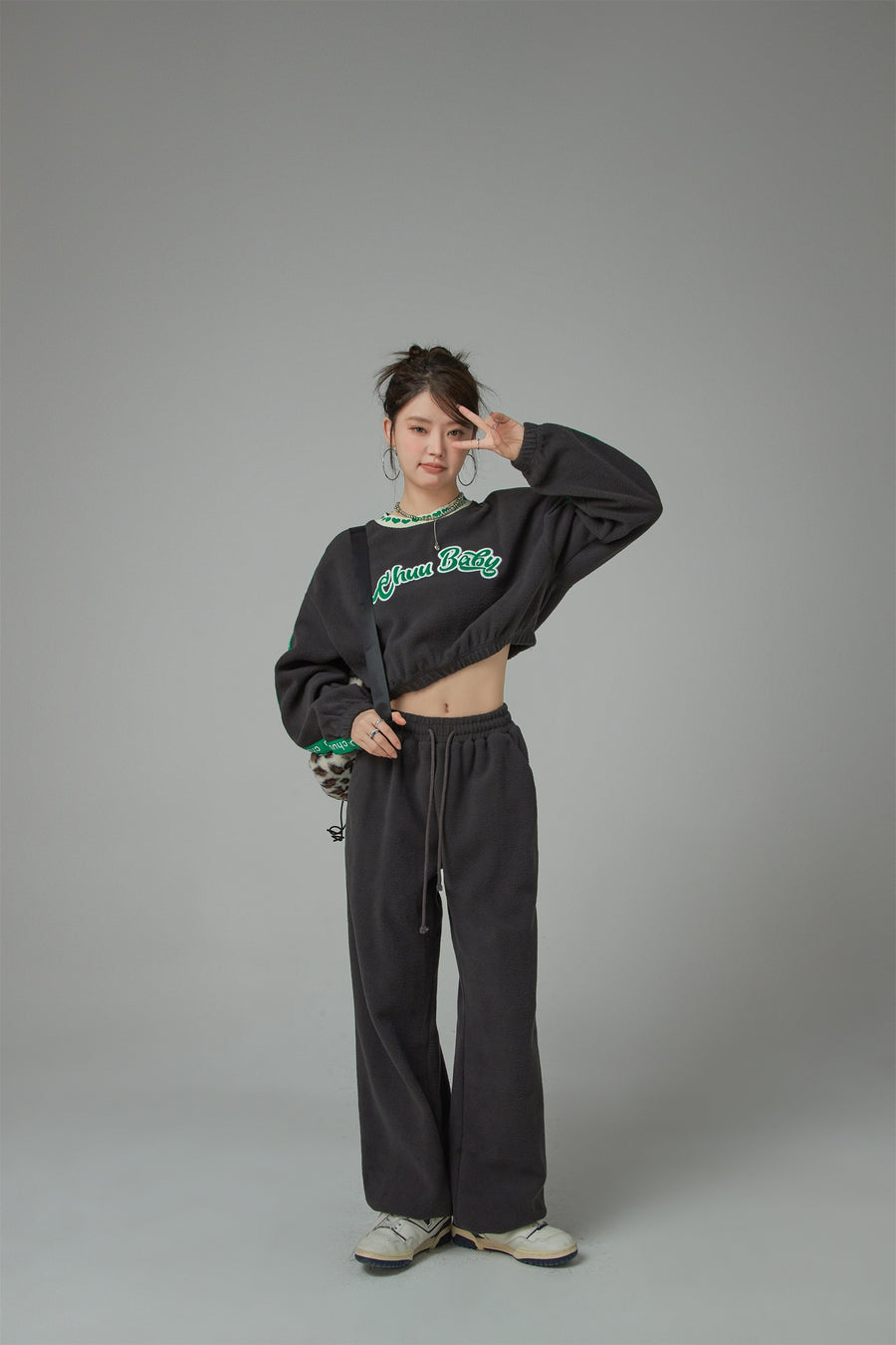 CHUU Your Energy Shifted Fleece Jogger Pants