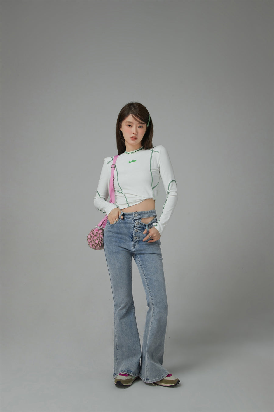 CHUU Catch My Glow Heart Collar Cropped T-Shirt