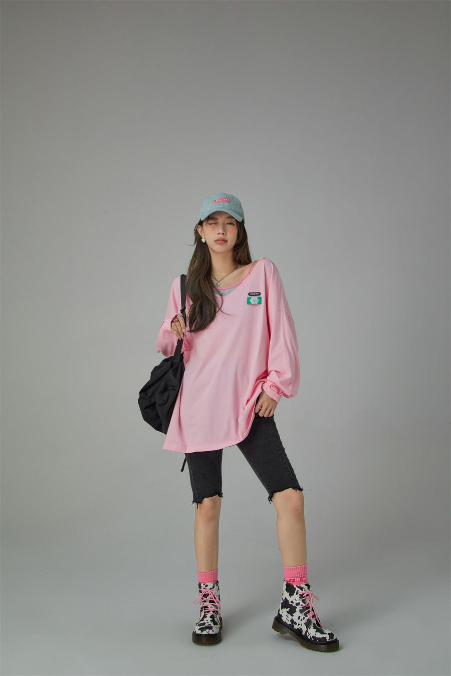 CHUU Off-Shoulder V Neck Loose Fit T-Shirt