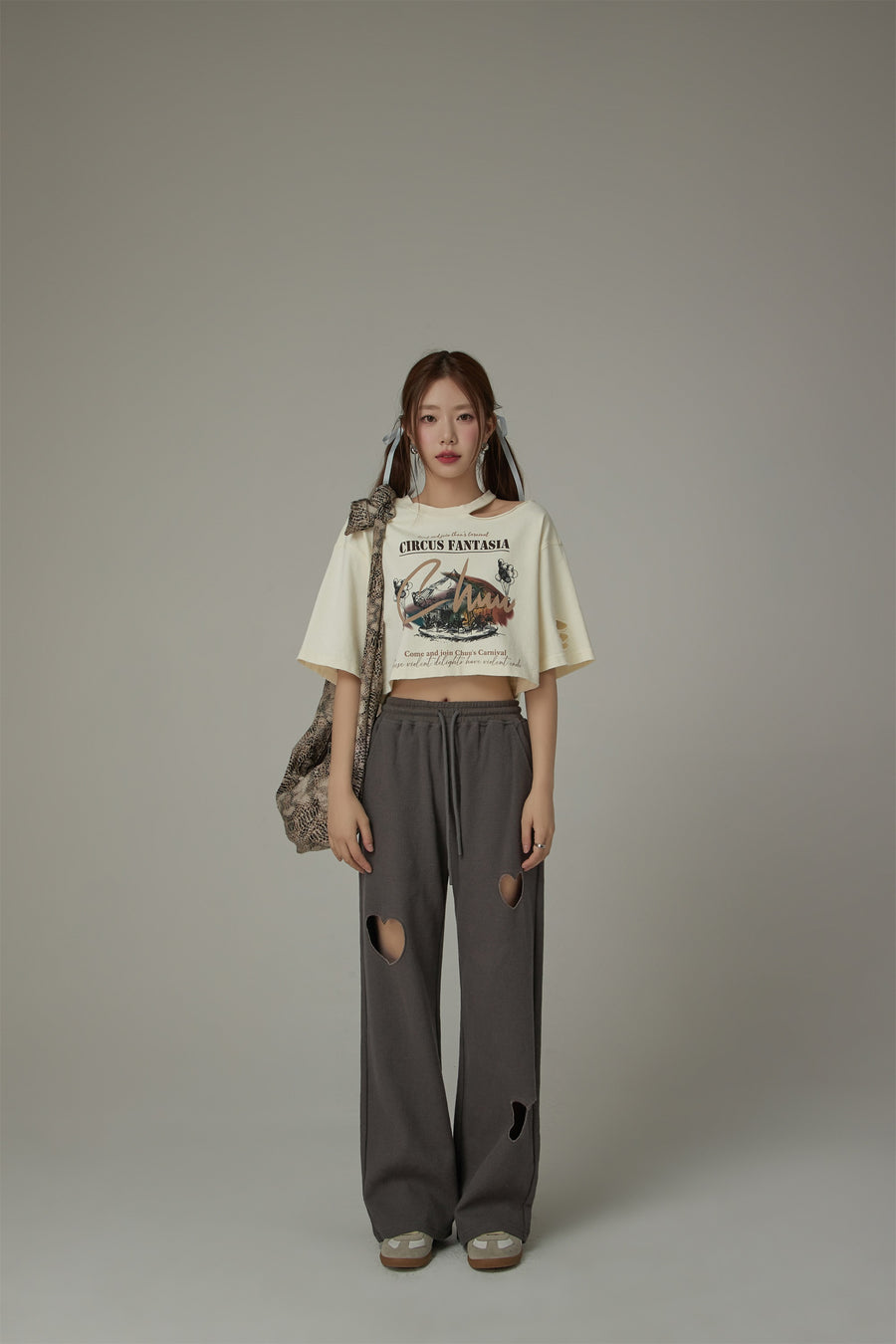 CHUU Chuu Carnival Slit Cropped T-Shirt