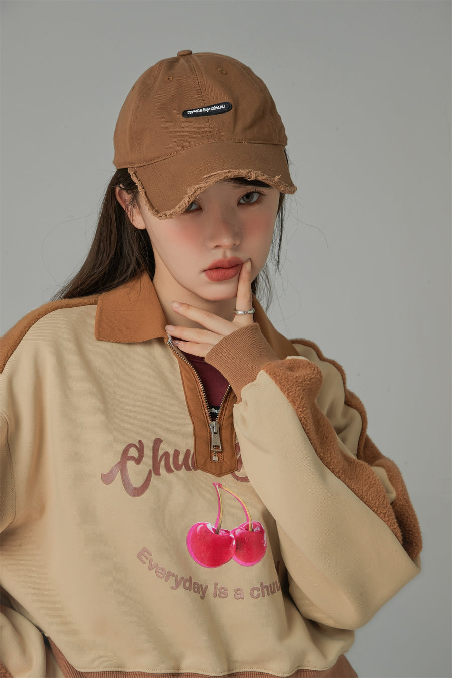 CHUU Your Favorite Girl Cherry Fleece Loose Sweatshirt