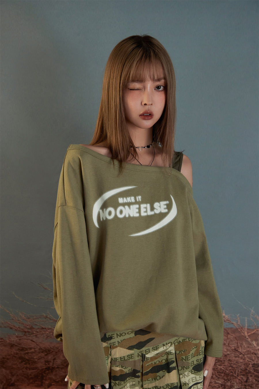 CHUU Noe Off Shoulder Loose Fit T-shirt