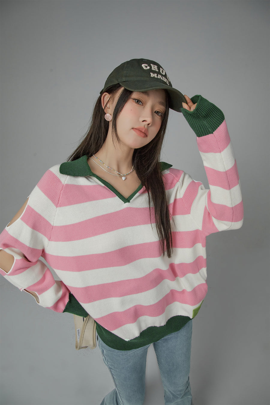 CHUU Open Book Loose Fit V-Neck Striped Knit Top