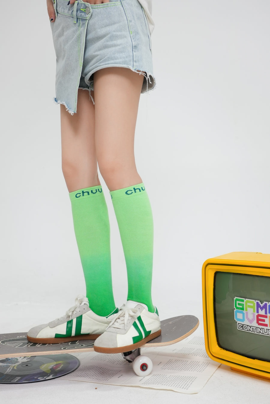 CHUU Something Is Up Socks