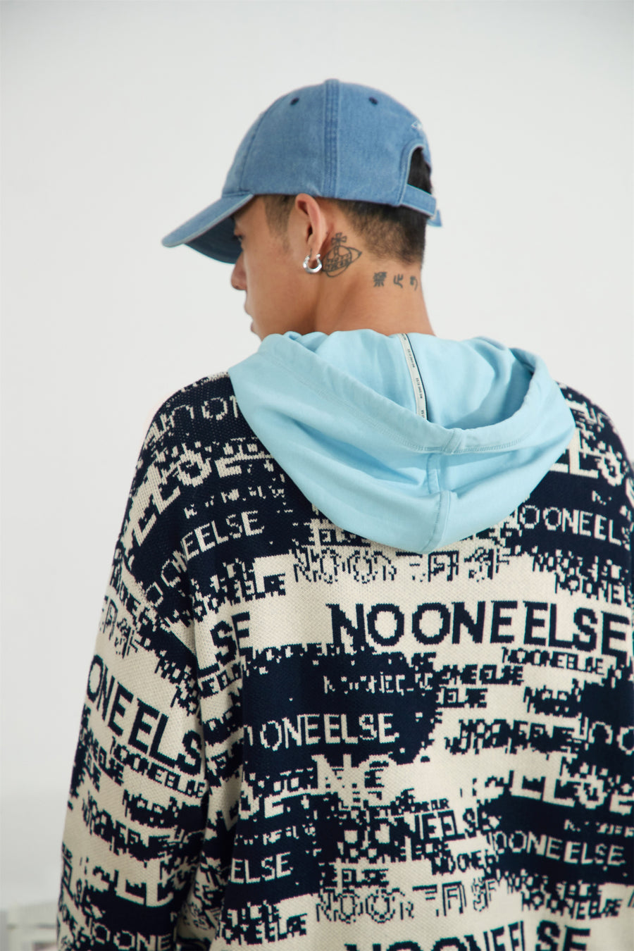 CHUU Noe Lettering Knit Sweater