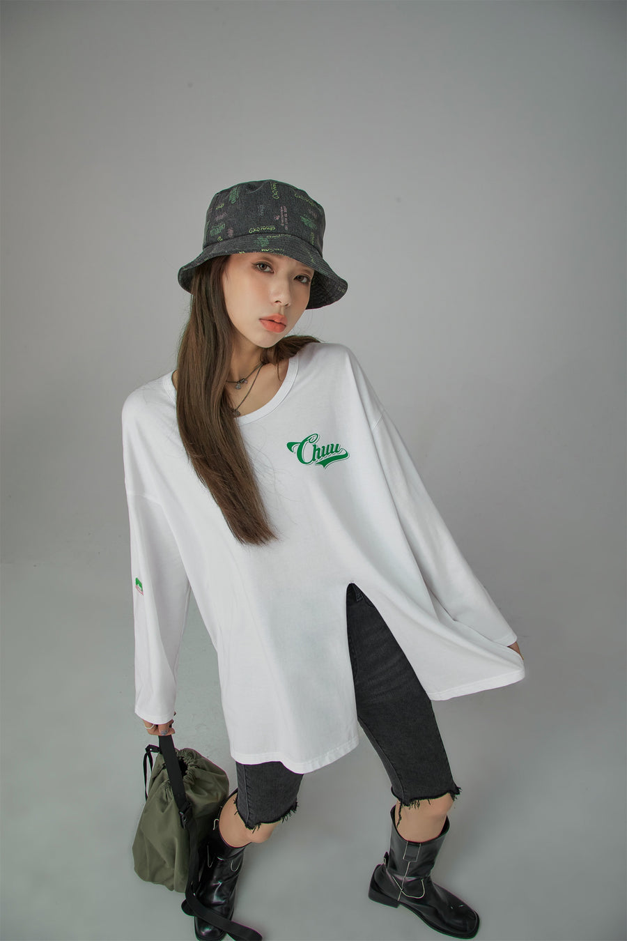 CHUU Side Slit Chuu Logo Loosefit Skater Top