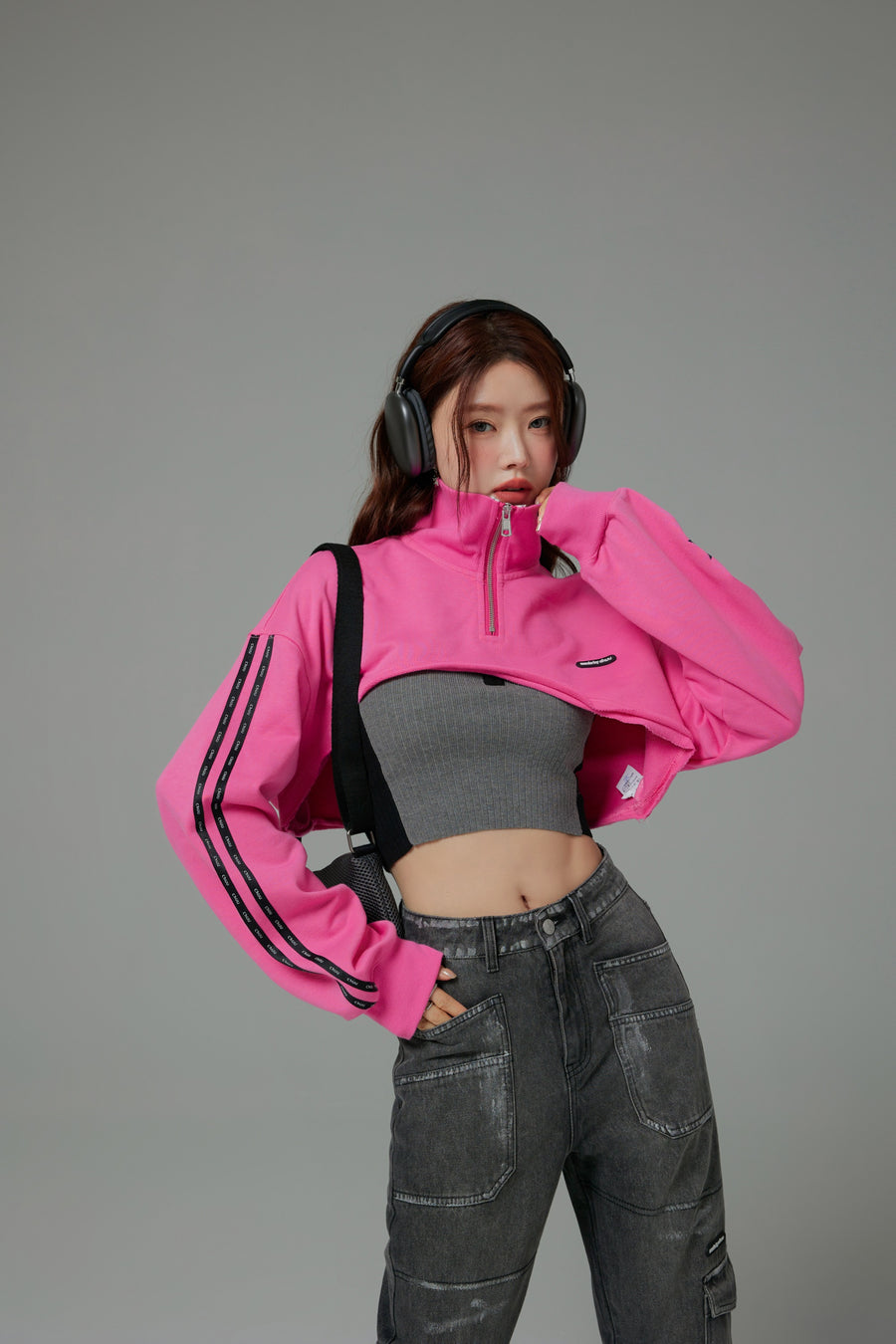 CHUU Playing It Cool Maxi Crop Half Zip-Up Sweatshirt