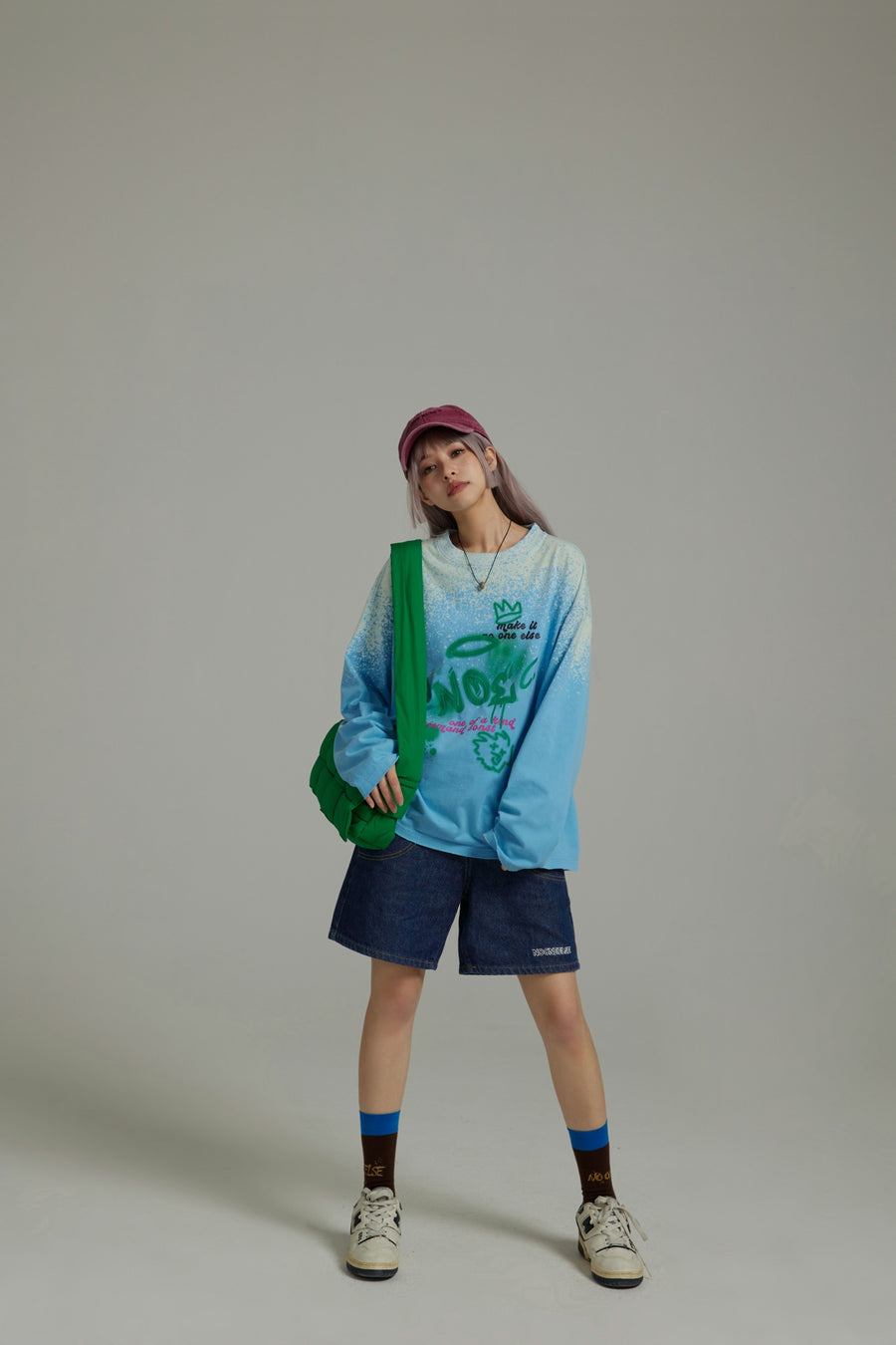 CHUU Angel Graffiti Logo Gradient Long-Sleeves Top