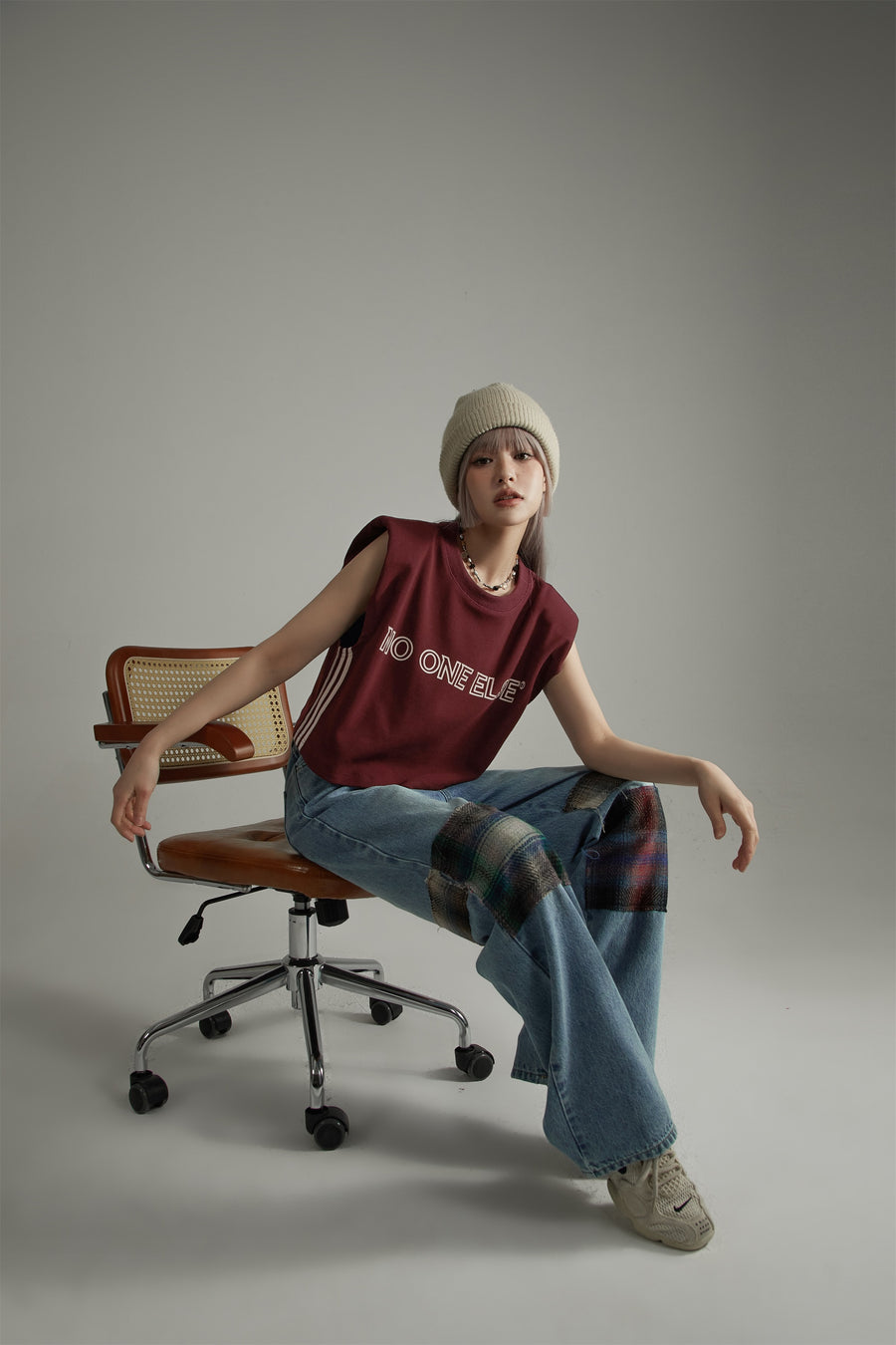 CHUU Noe Logo Crop Sleevless Top