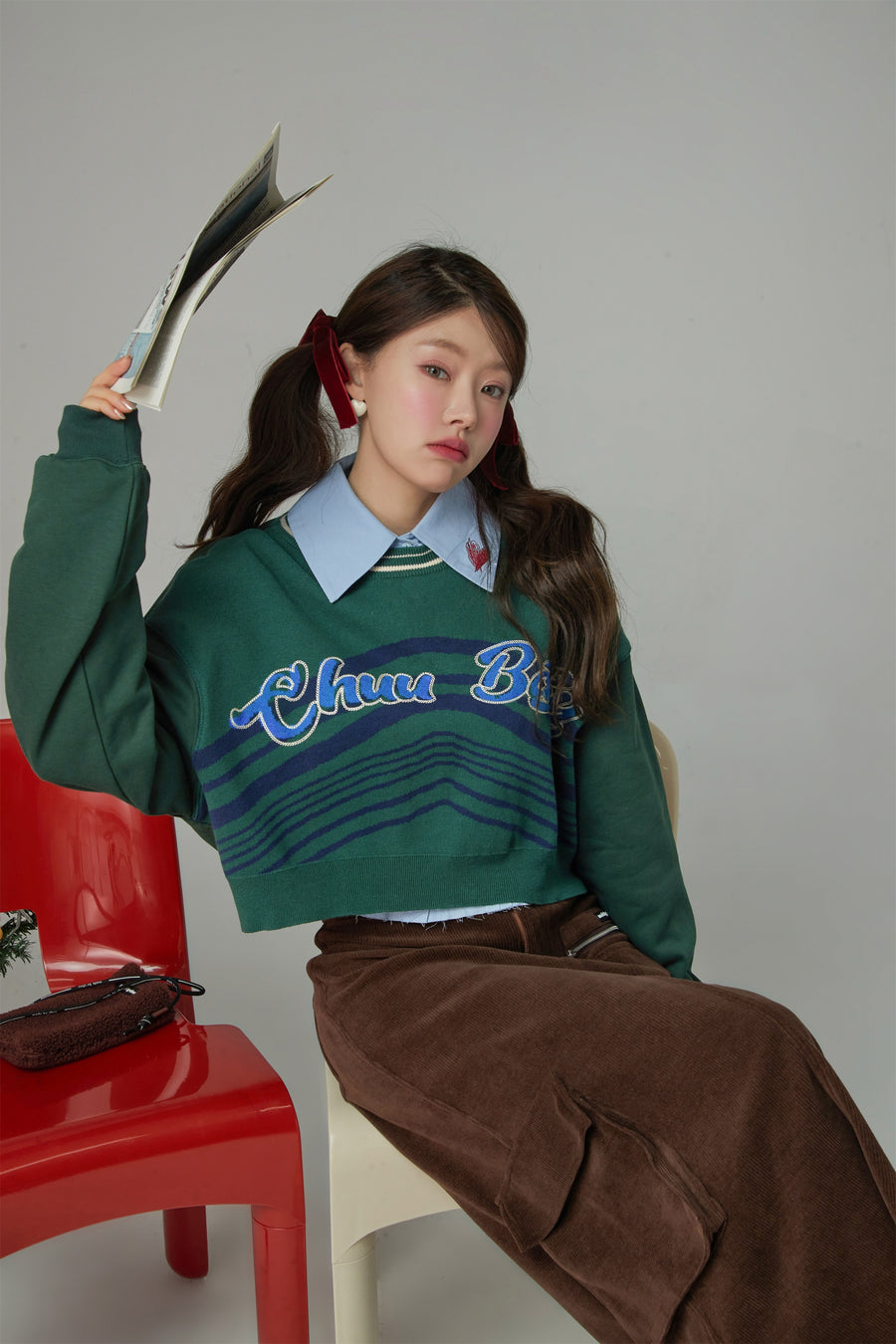 CHUU Day Dreamer Loose Fit Round Crop Sweatshirt