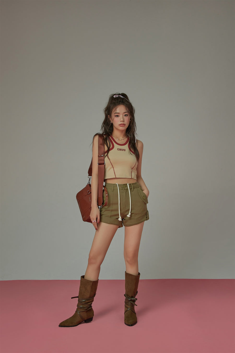 CHUU Back Split Cropped Sleeveless Top