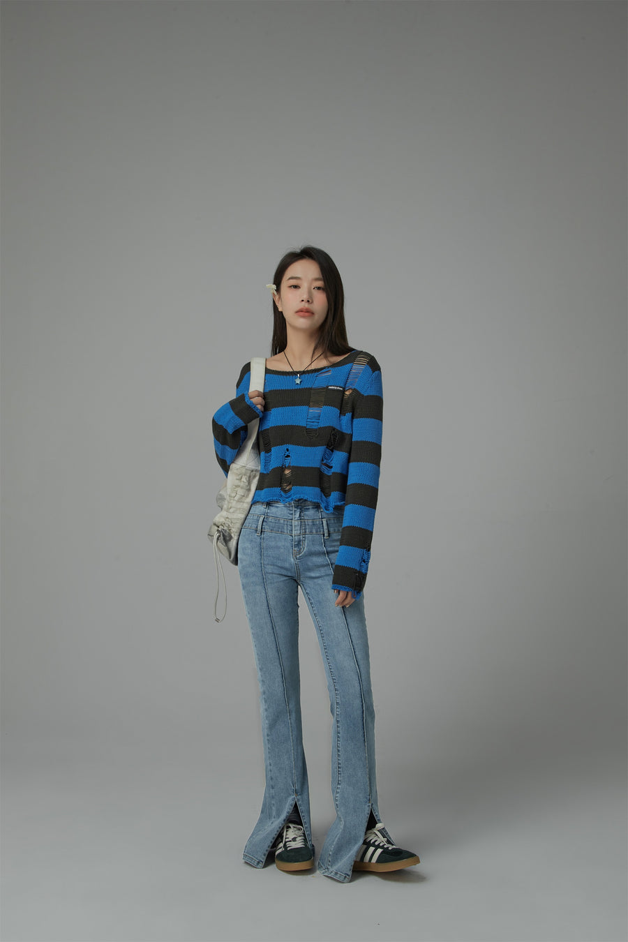 CHUU Distressed Stripe Crop Knit Top