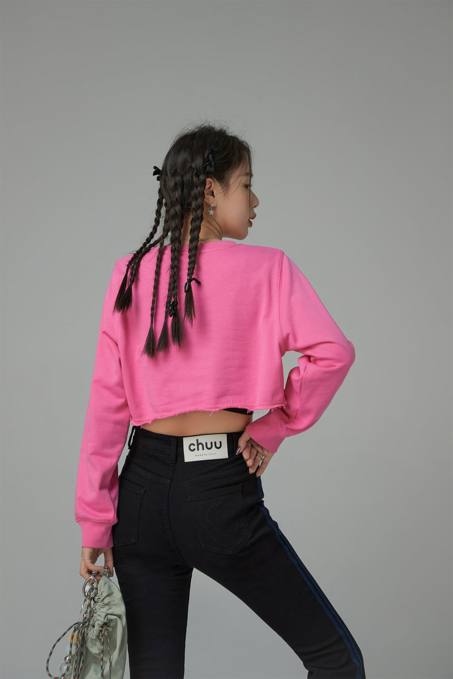 CHUU Unbalanced Loose Fit Crop Sweatshirt