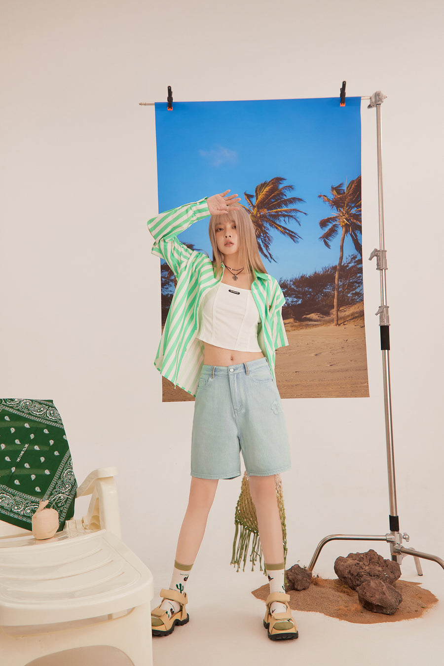 CHUU Wide Washed Denim Bermuda Shorts