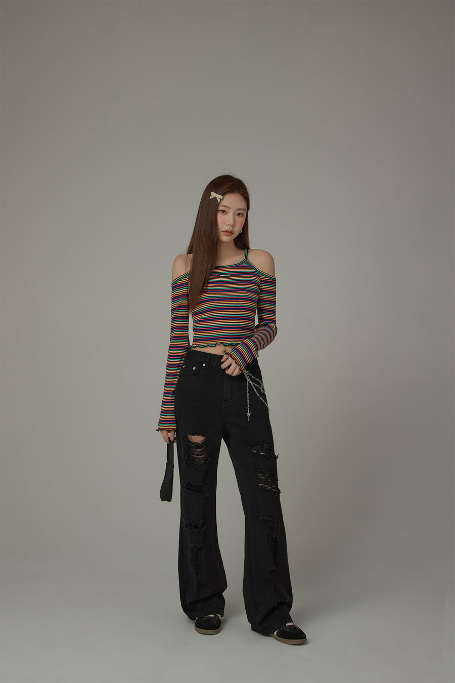 CHUU Off-The-Shoulder Striped T-Shirt