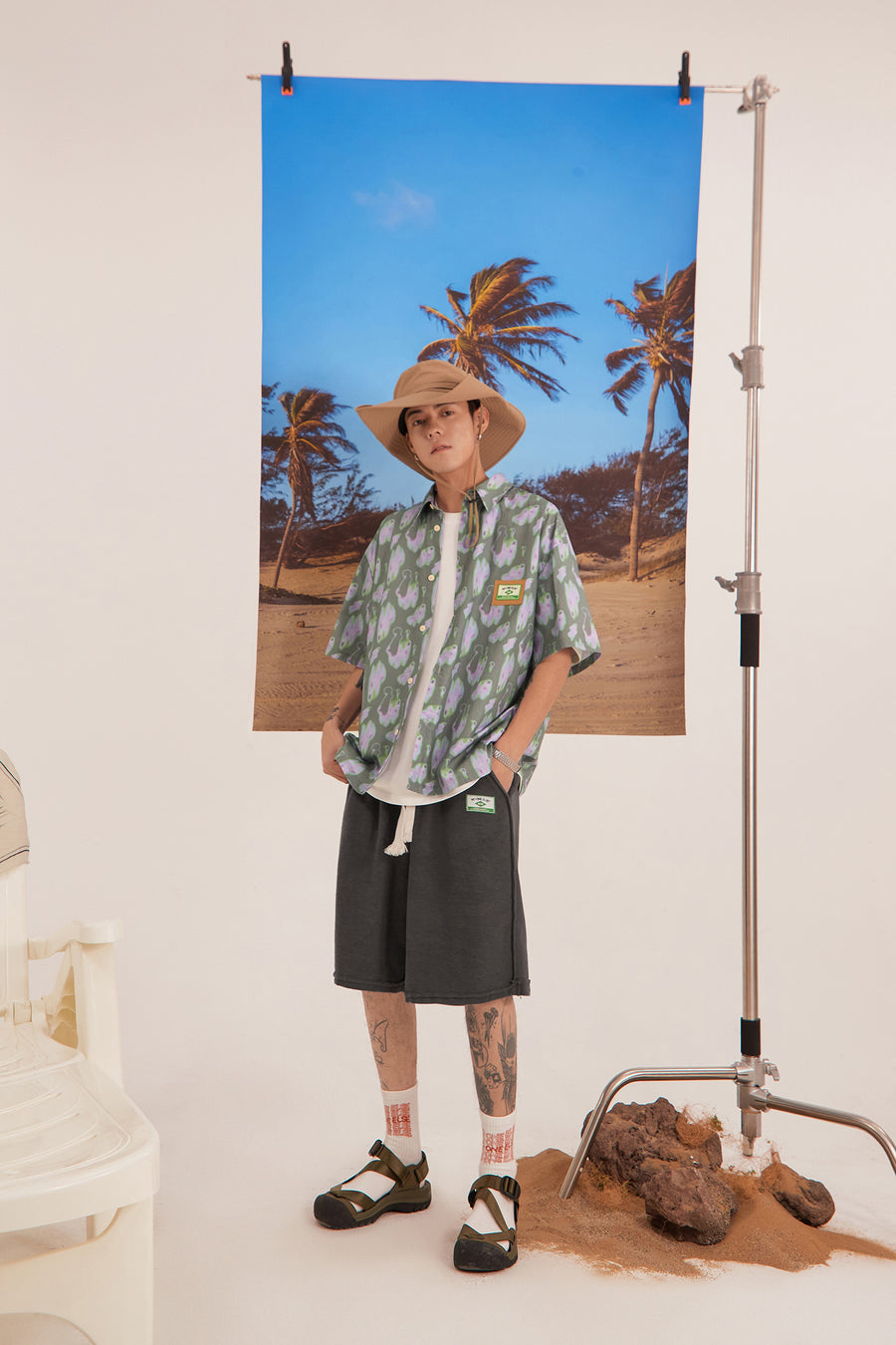 CHUU Simple Logo Bermuda Shorts