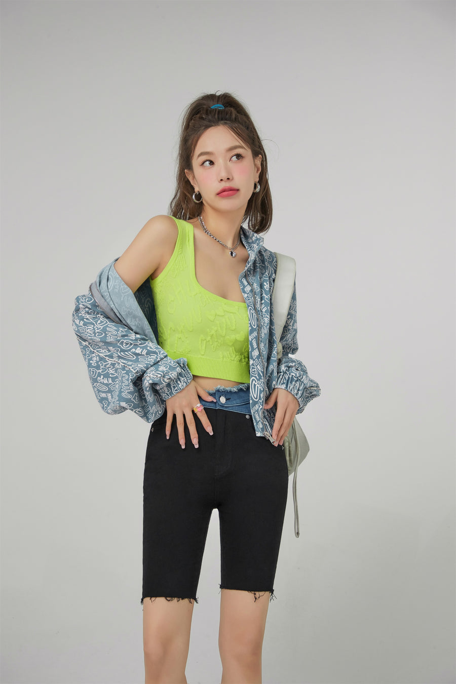 CHUU Raw Hem Biker Denim Shorts