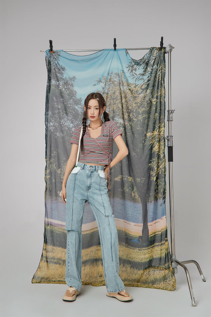 CHUU Cut-Off Bootcut Jeans