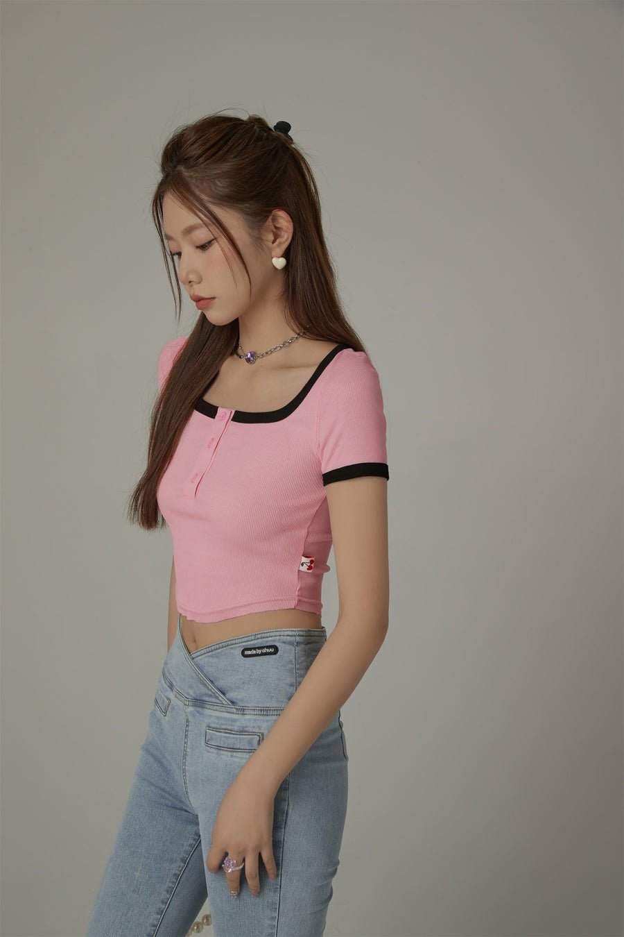 CHUU Big U-Neck Cropped T-Shirt