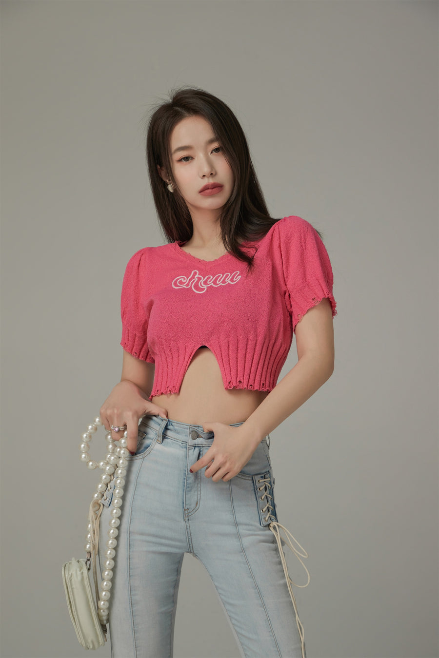 CHUU Embroidered Split Cropped Knit Top