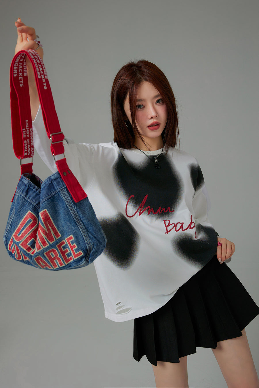 CHUU Lightly Distressed Heart Loose Fit T-Shirt