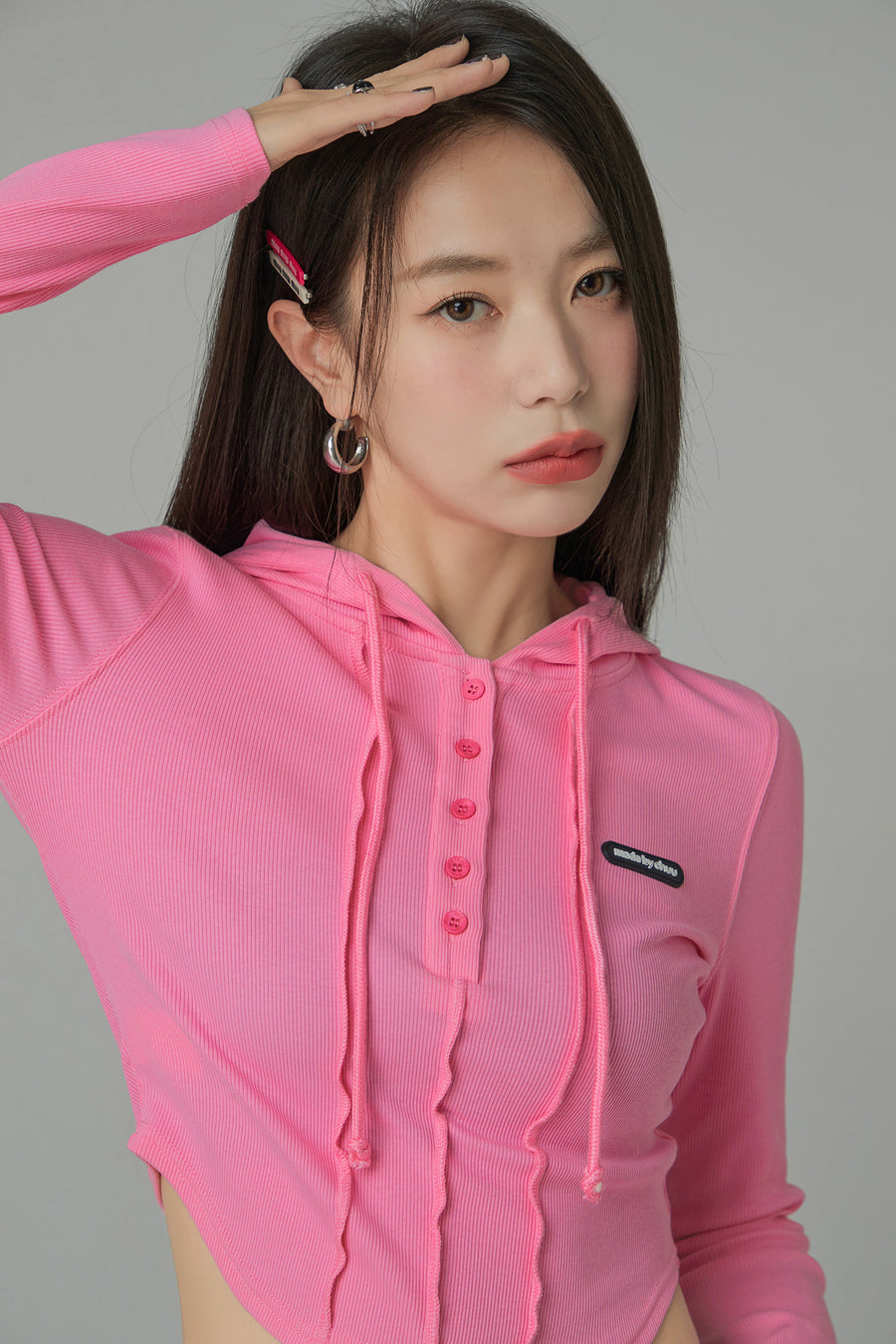 CHUU Kick It Colored Cropped Hooded Top