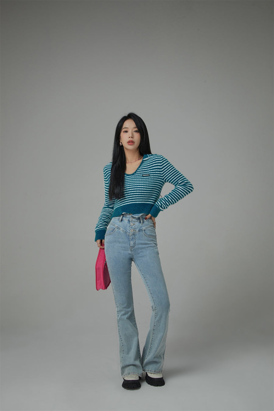 CHUU Your Sweetheart Open Collar Cropped Knit Top