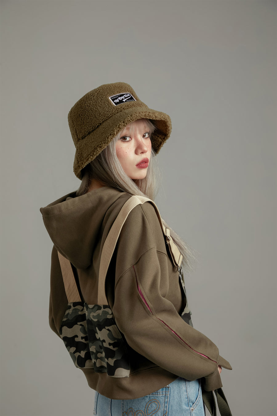 CHUU Pocket Suspenders Wide Hoodie