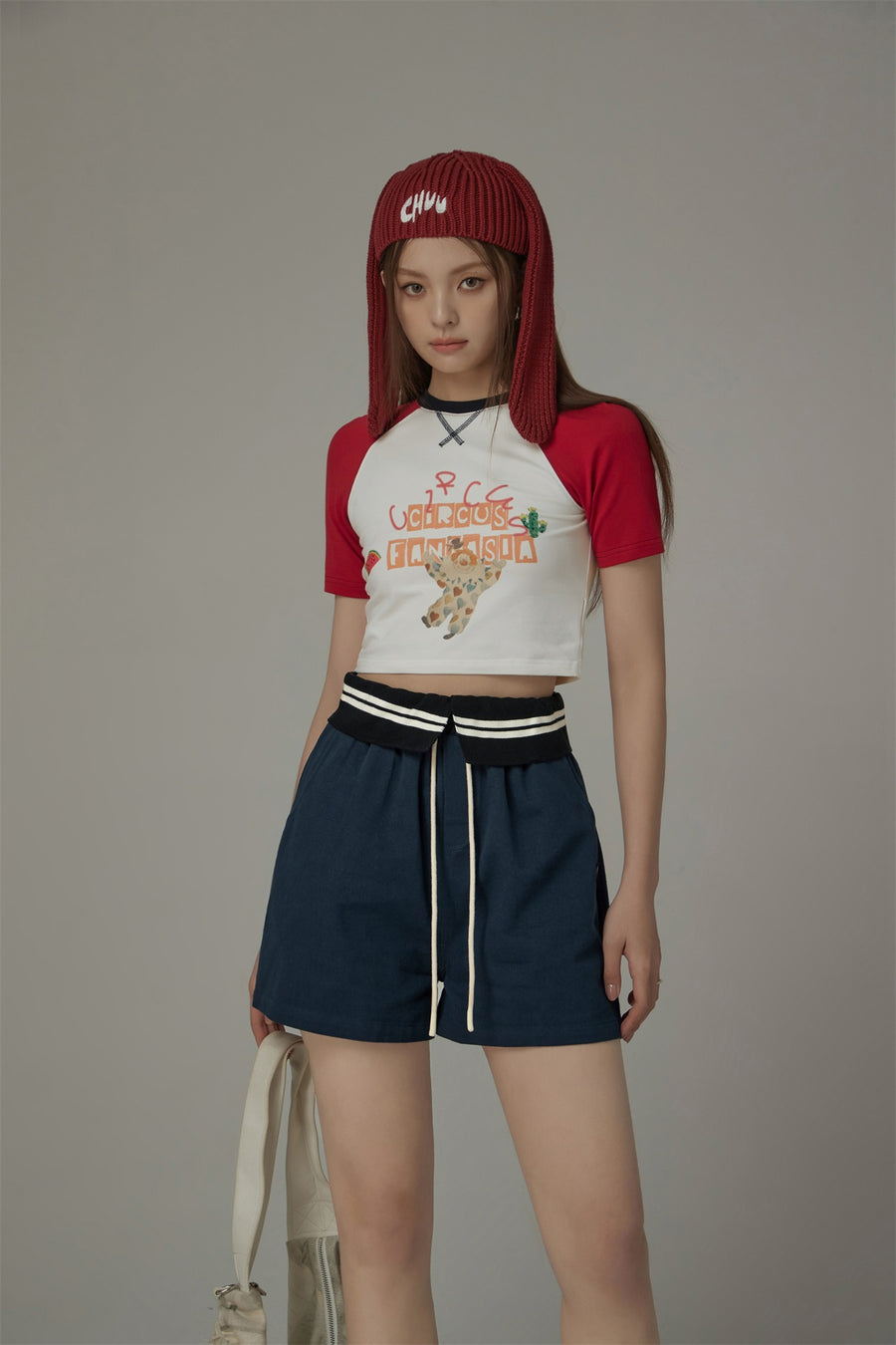 CHUU Chuu Circus Contrast Raglan Cropped T-Shirt