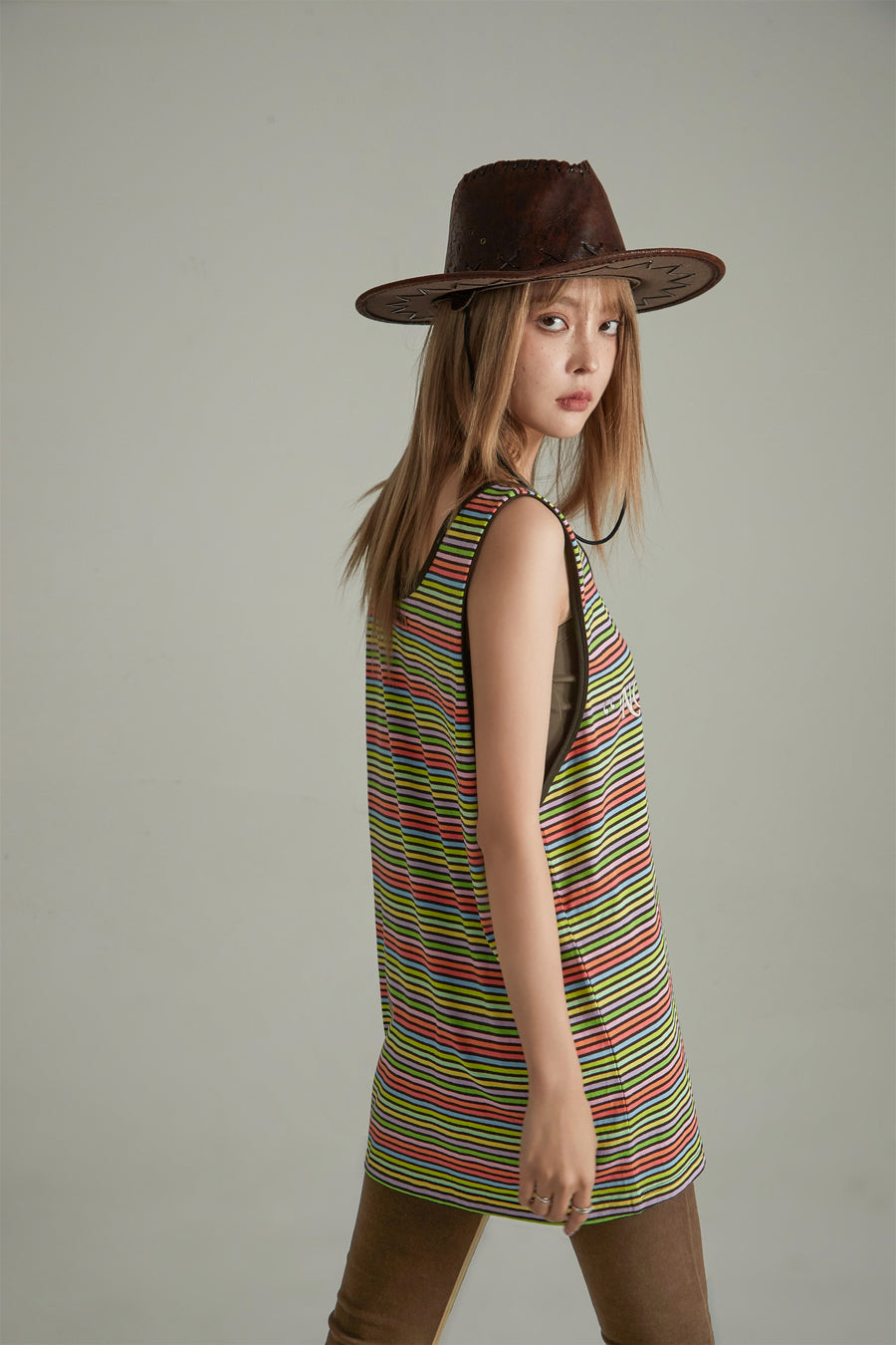 CHUU Rainbow Stripe Sleeveless T-Shirt