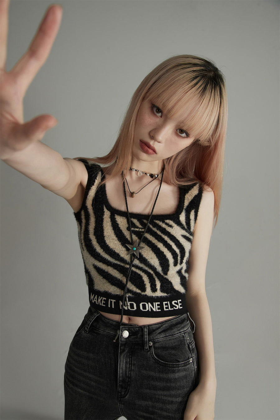 CHUU Lettering Soft Fluffly Sleeveless Crop Top