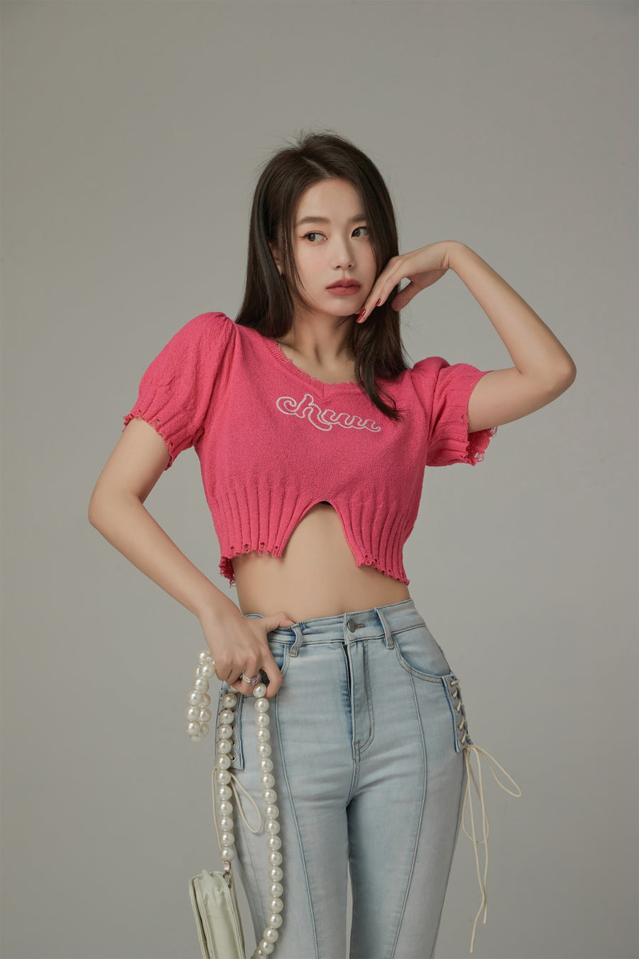 CHUU Embroidered Split Cropped Knit Top