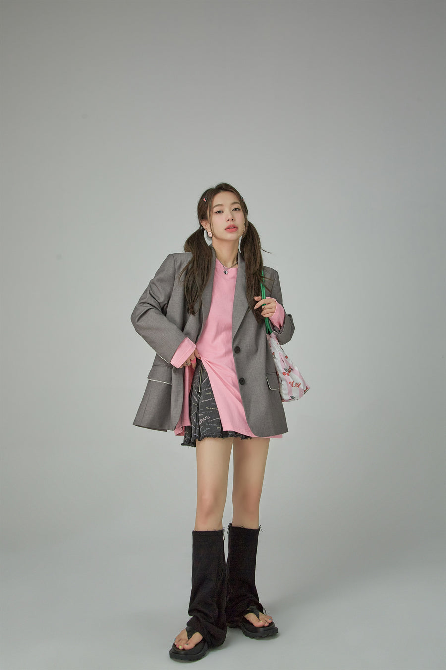 CHUU Keeping Secrets Open Back Suit Jacket