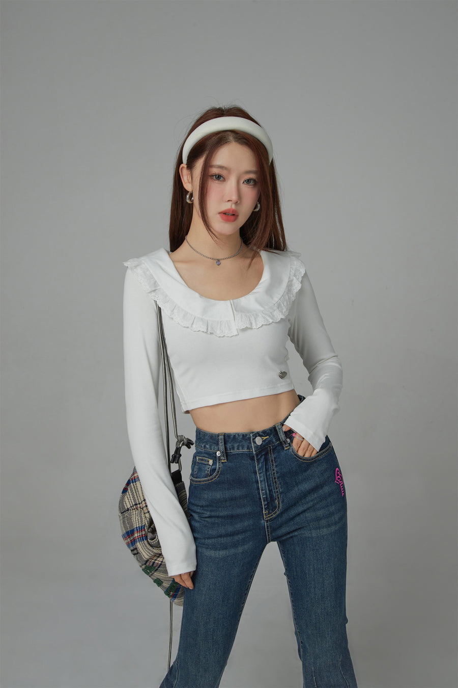 CHUU Eyelet Lace Collar Long-Sleeved Crop Top