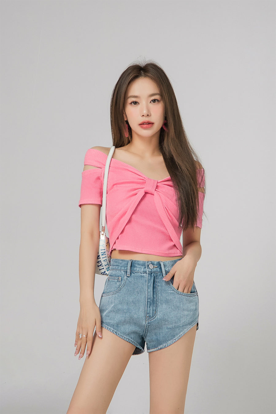 CHUU Simple High-Waisted Denim Shorts