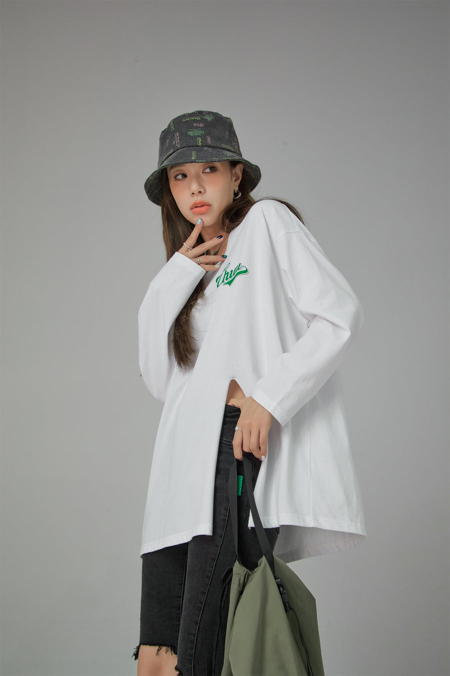 CHUU Side Slit Chuu Logo Loosefit Skater Top