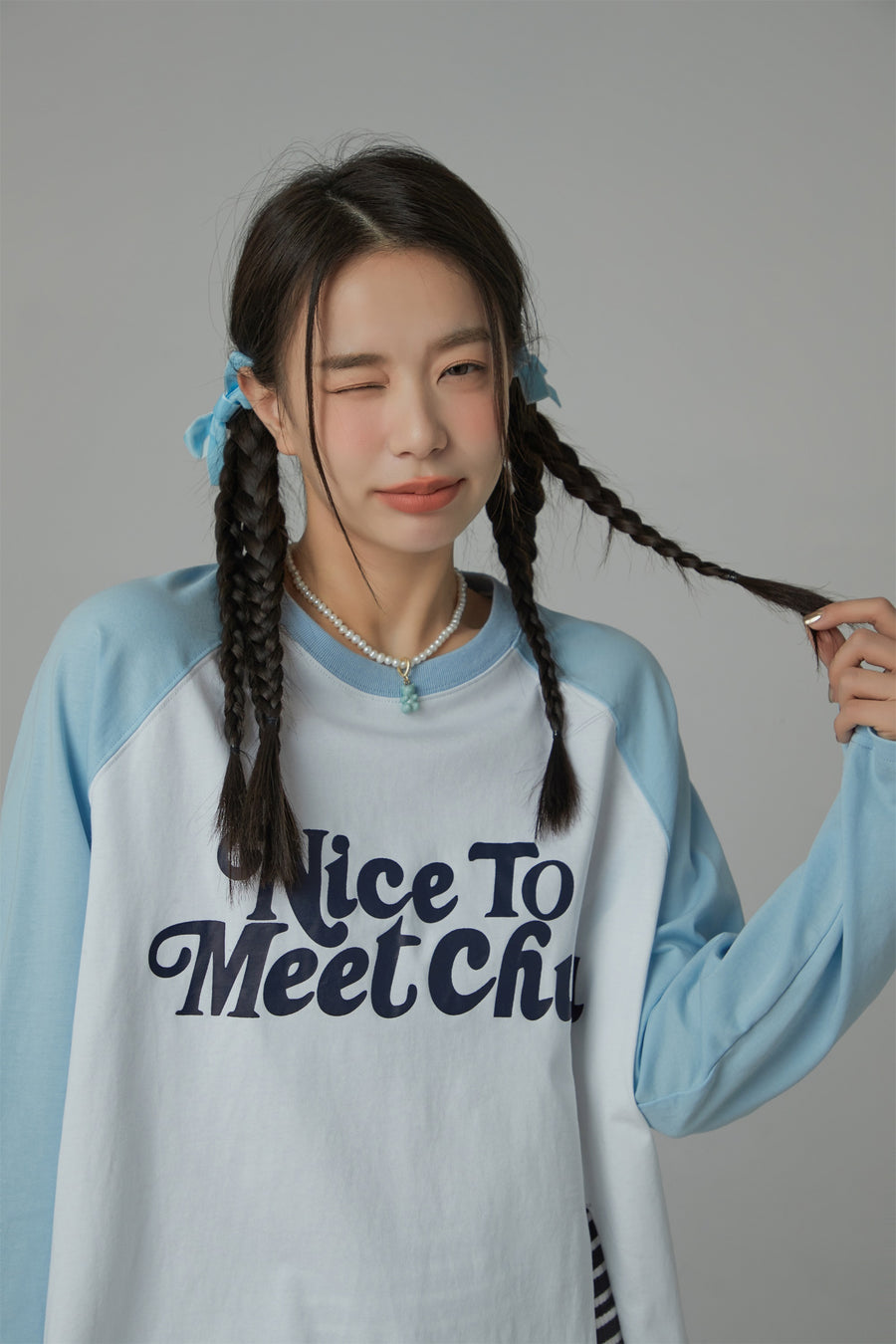 CHUU Nice To Meet Chuu Contrast Raglan T-Shirt