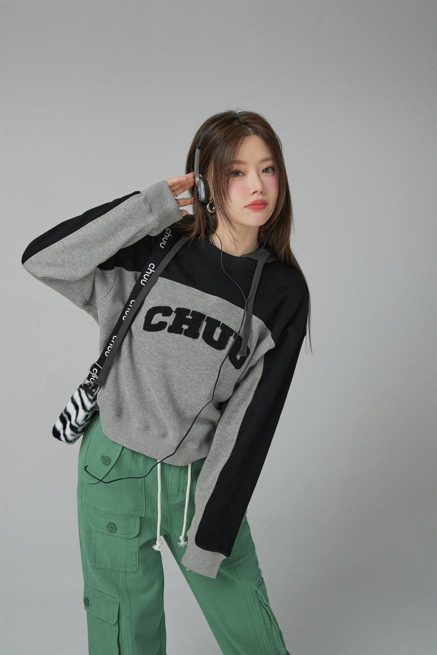 CHUU The Apple Of My Eye Loose-Fit Sweatshirt